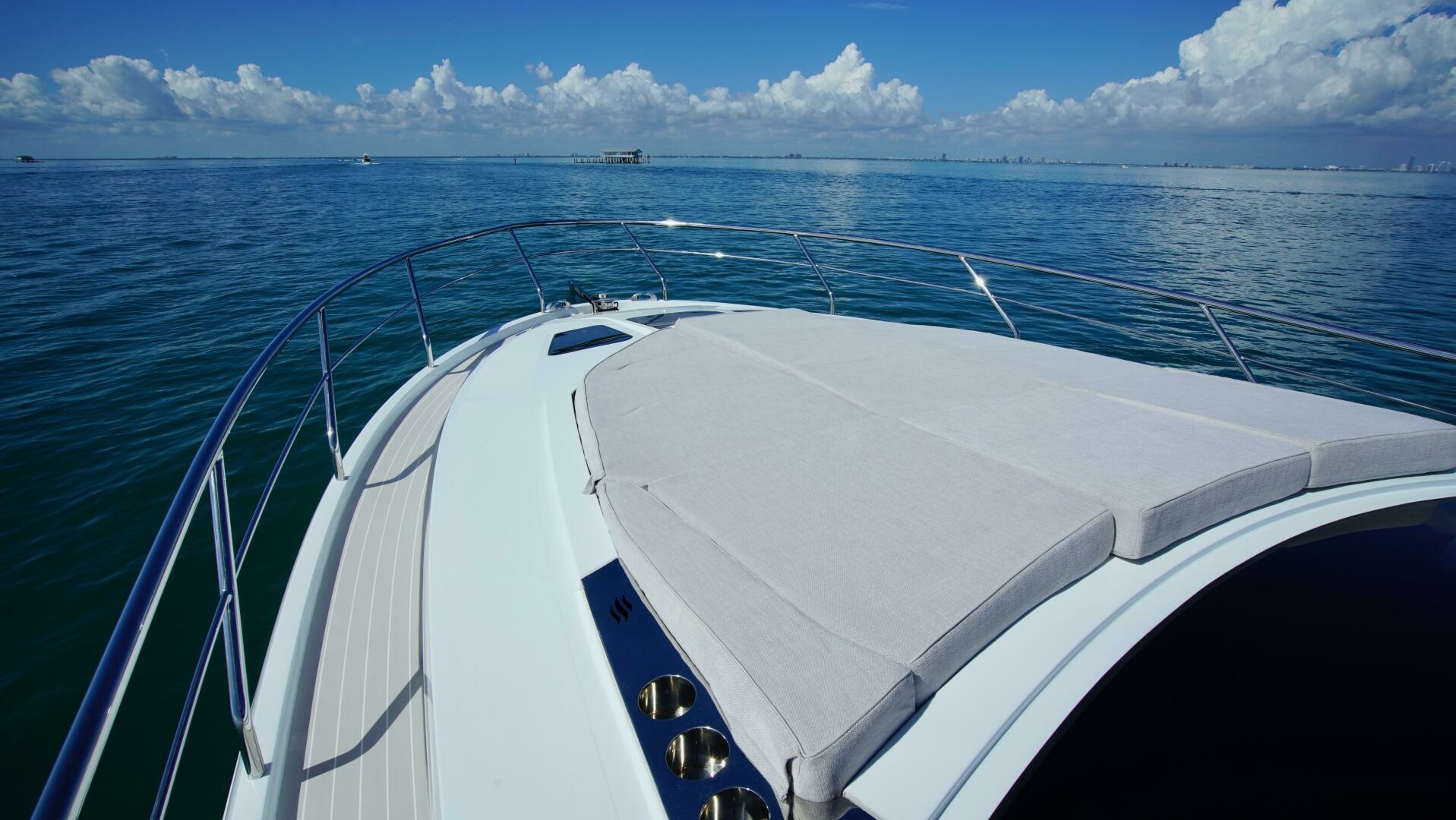 56ft Uniesse Yacht For Sale