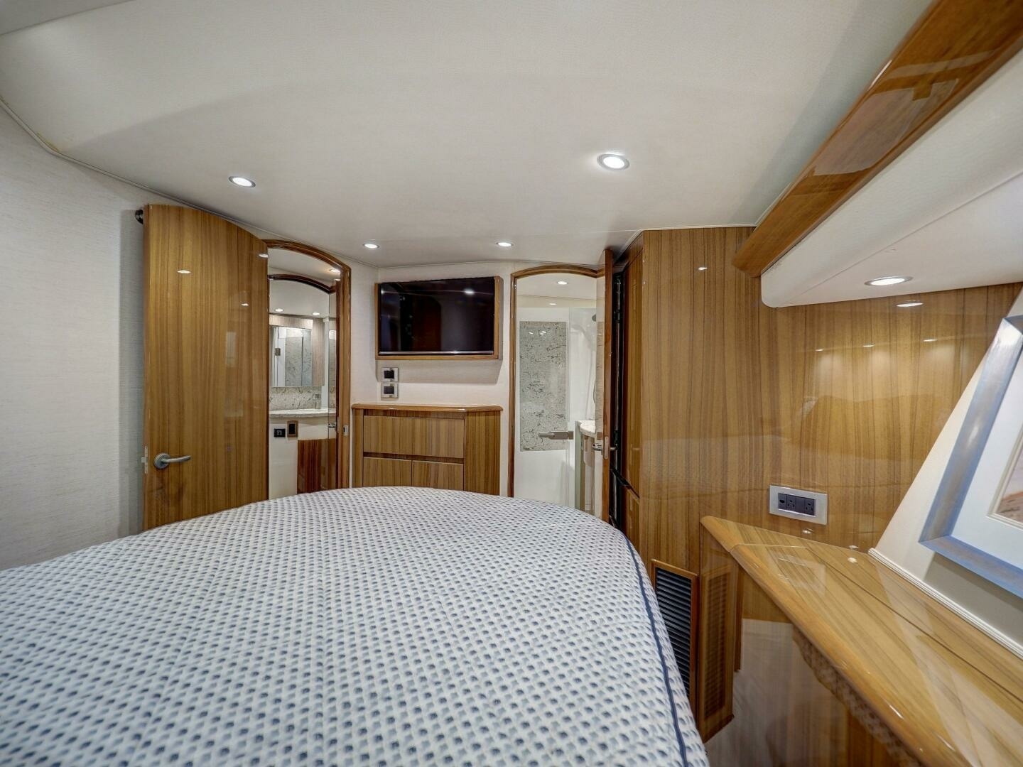 2017 Viking 52 Convertible 