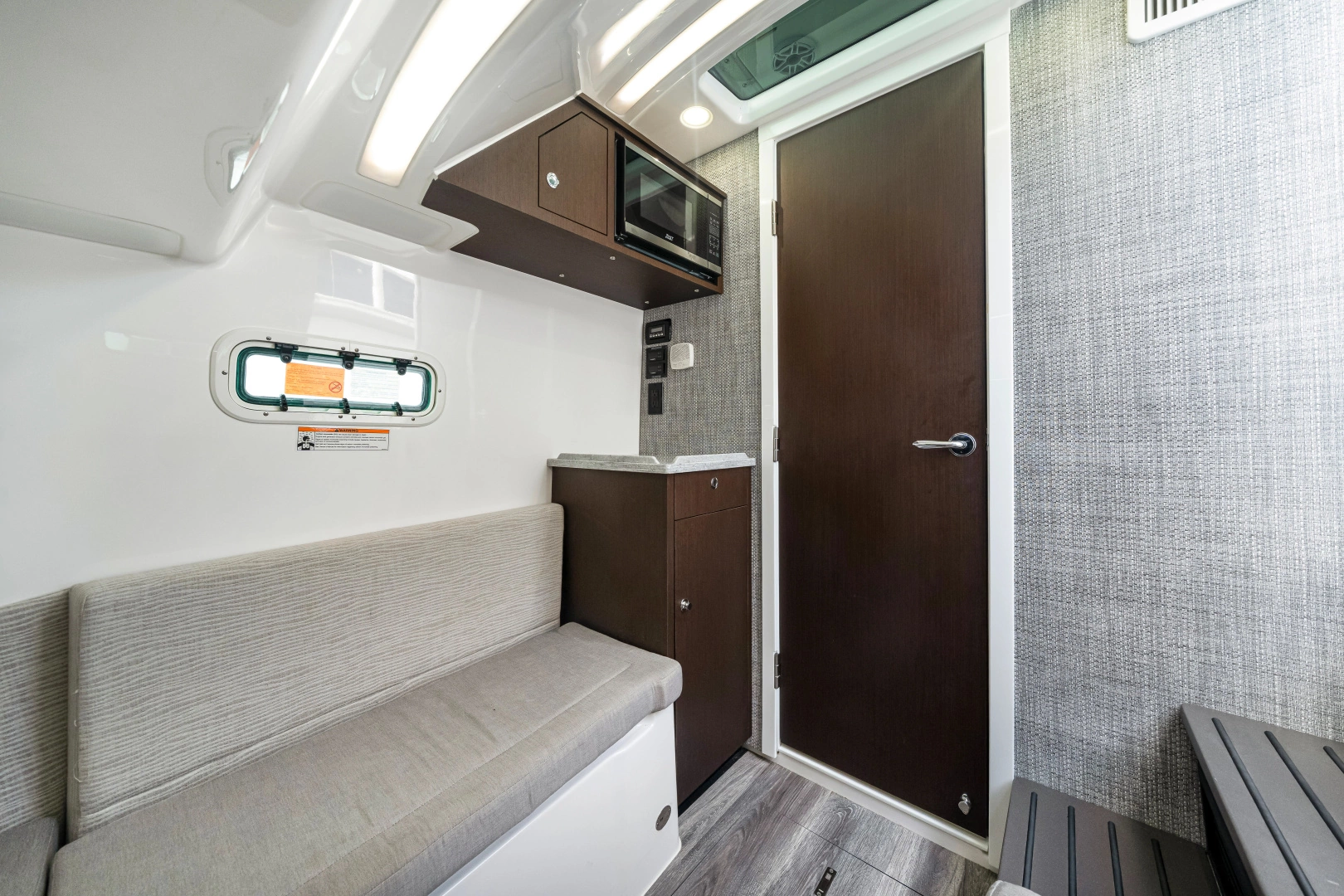 Everglades 395 CC Yacht For Sale