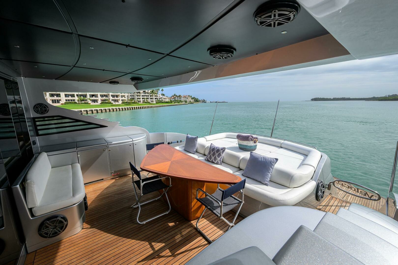 Miura 90ft Pershing Yacht For Sale