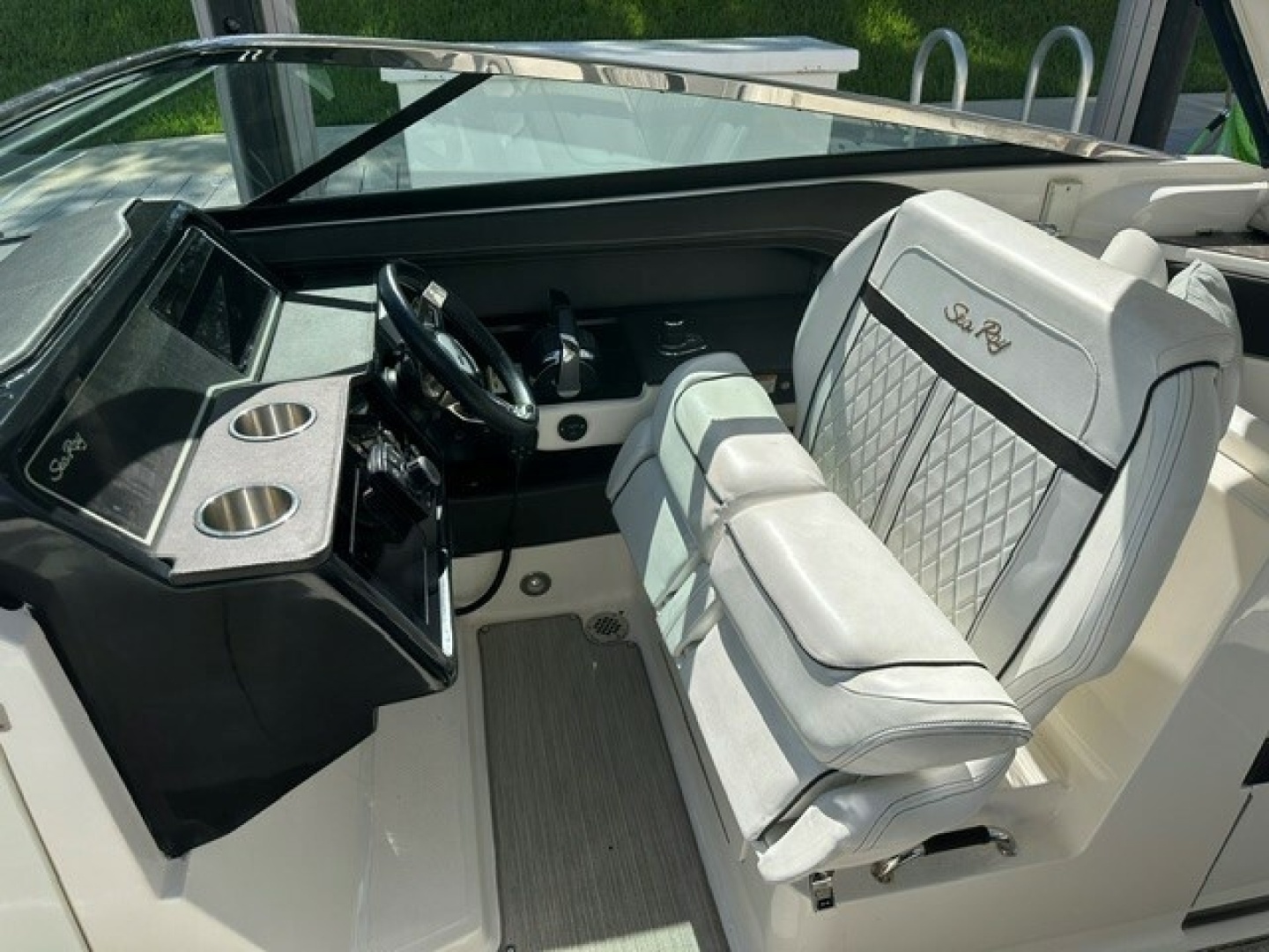 SALES THERAPY 31ft Sea Ray Yacht For Sale