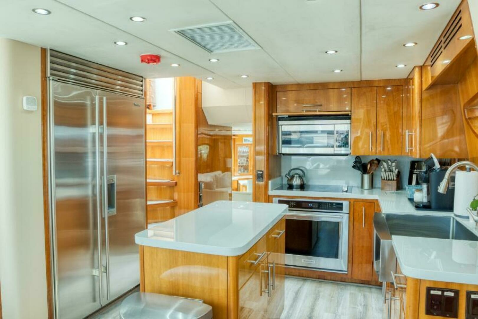 MAJESTIK 80ft Hatteras Yacht For Sale