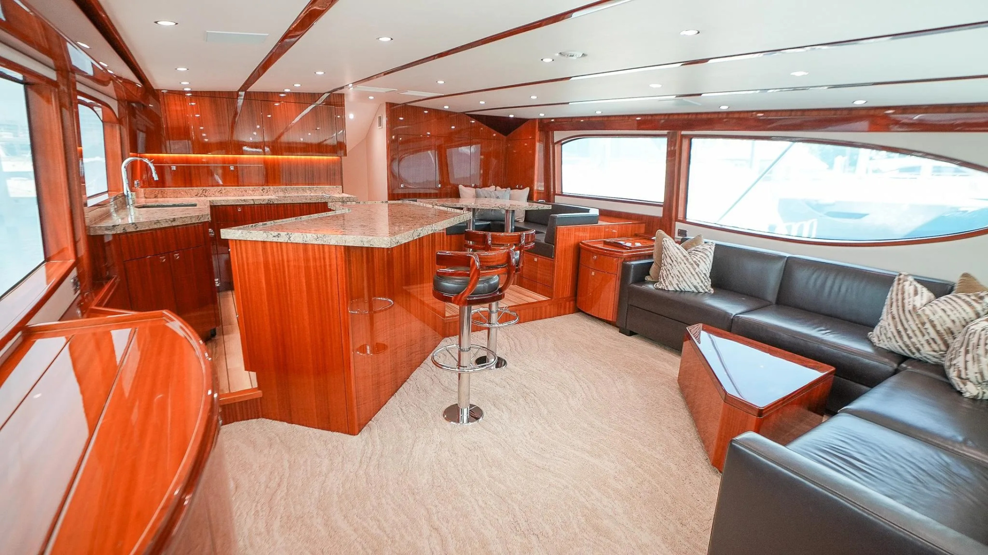70ft Hatteras Yacht For Sale