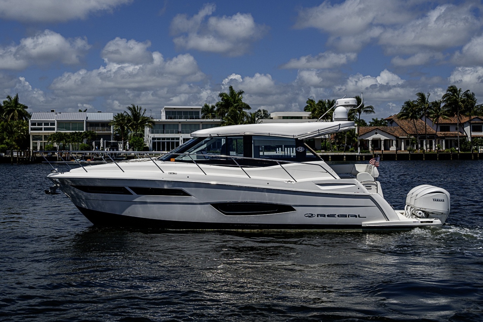2025 Regal 38 XO — photograph 5