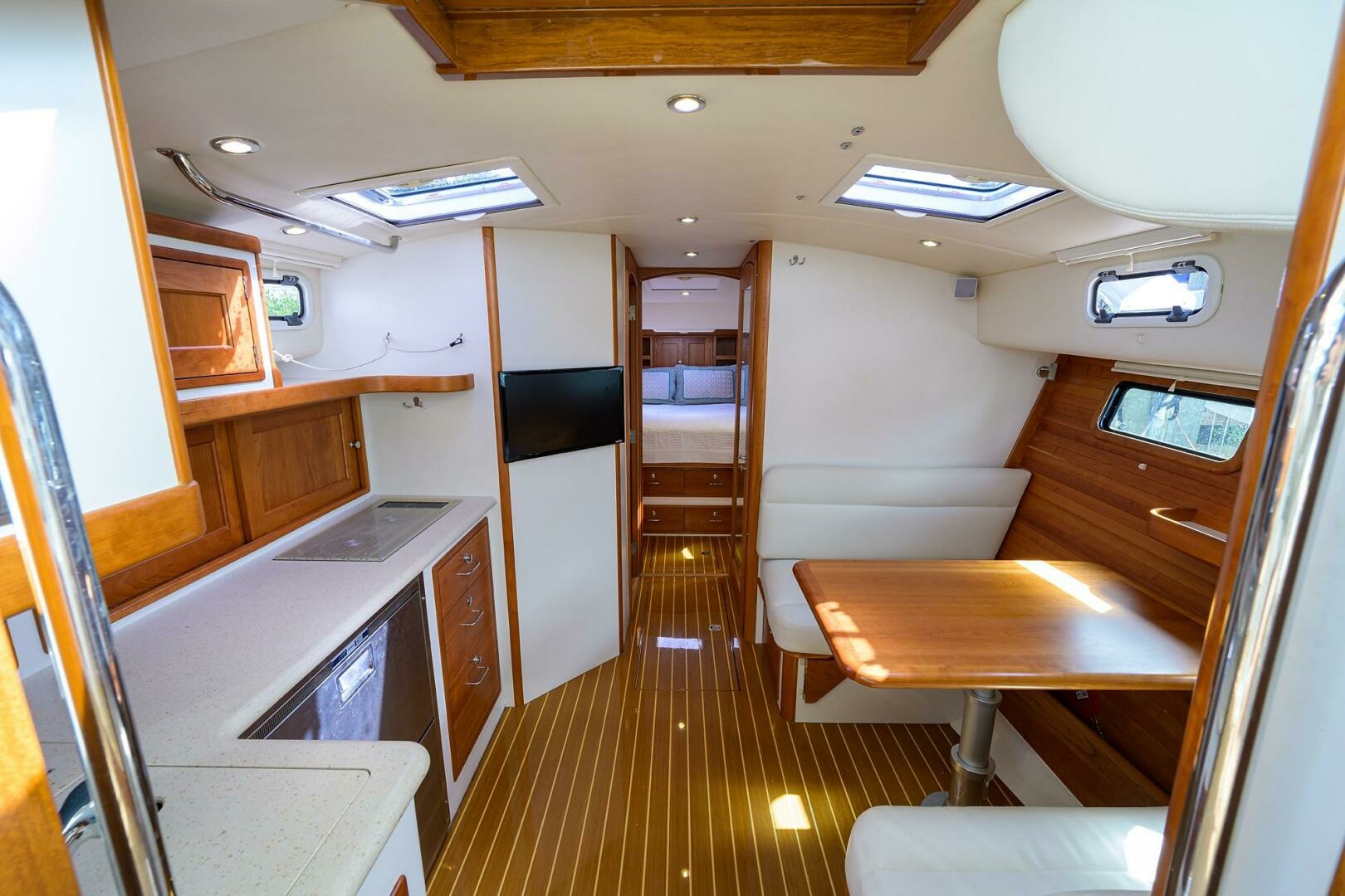 MJM 43 Scout - Interior Cabin