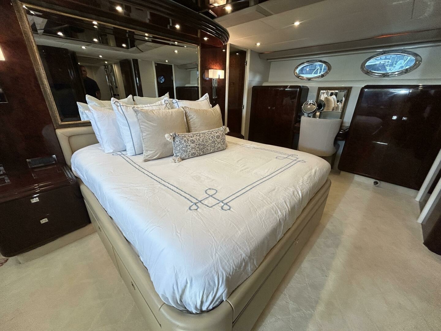 Serendipity 94ft Lazzara Yachts Yacht For Sale