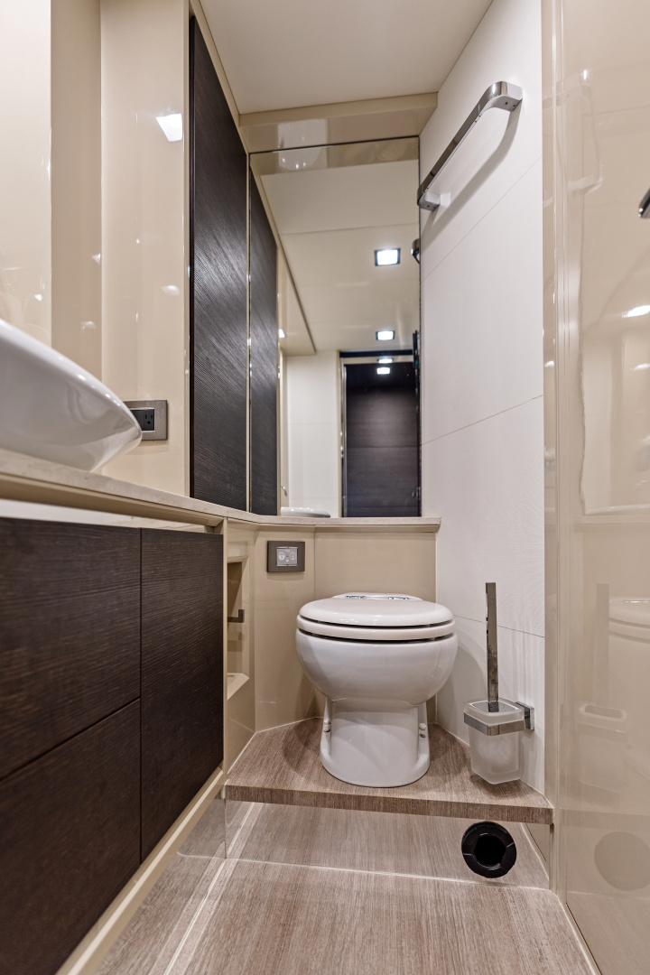 SLIDE 60ft Absolute Yacht For Sale SLIDE 60ft Absolute Yacht For Sale