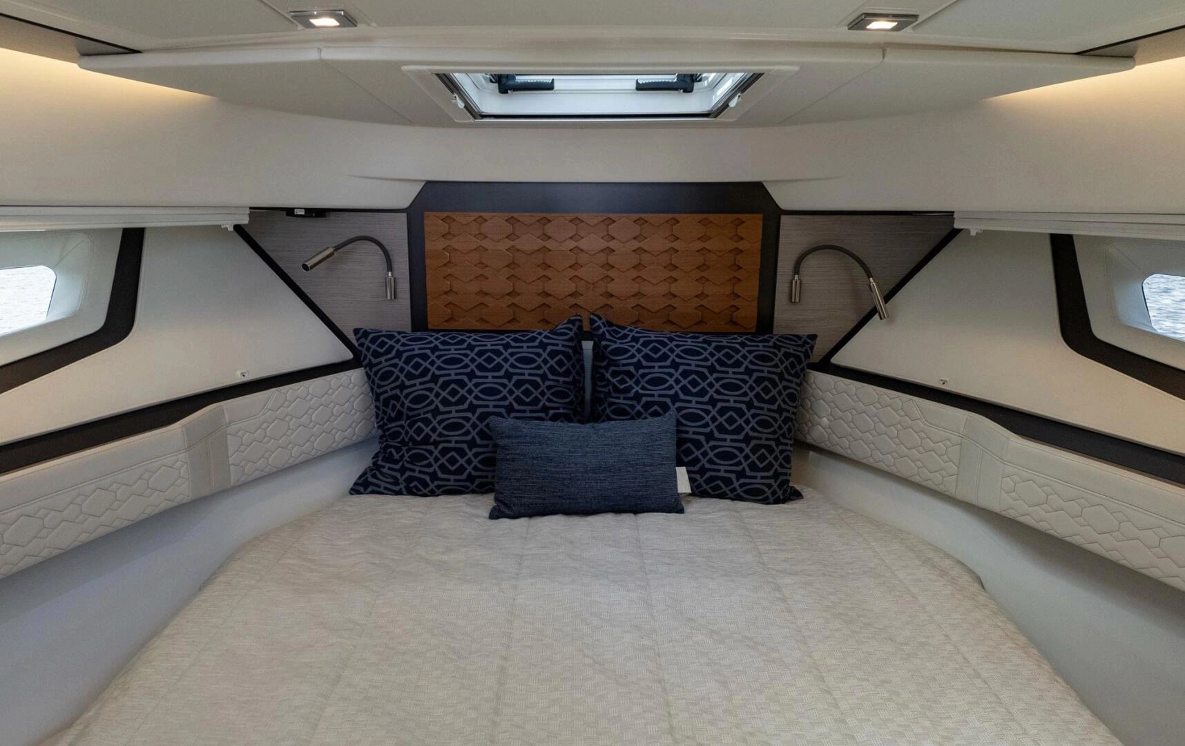 Tiara Yachts 43 LE Yacht For Sale