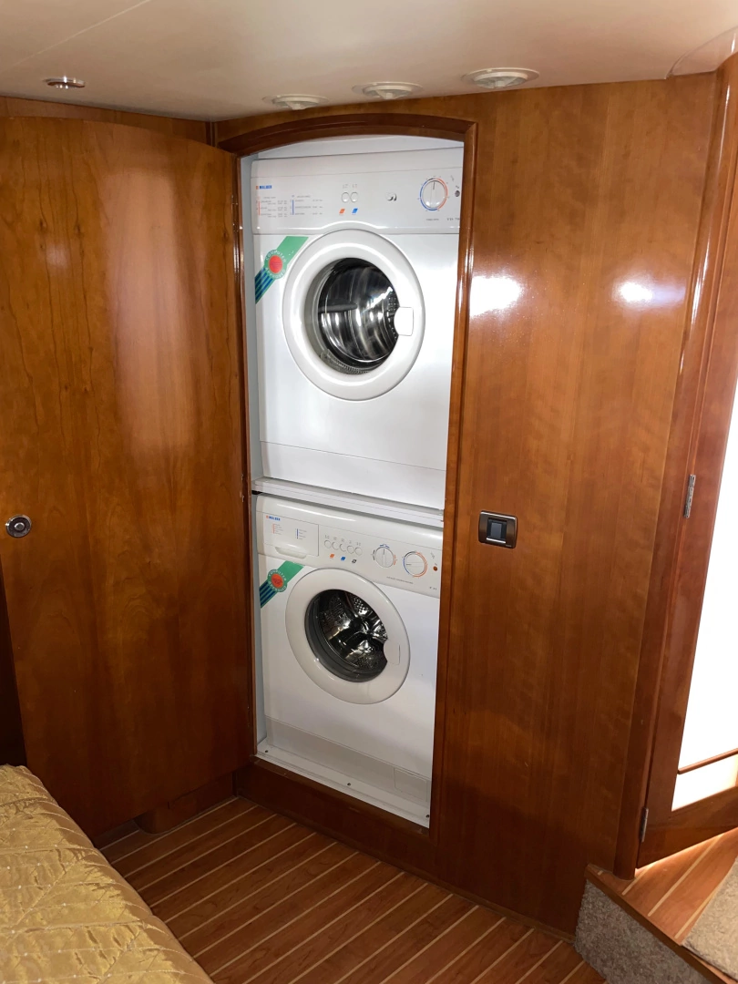 Carver 560 Voyager Yacht For Sale