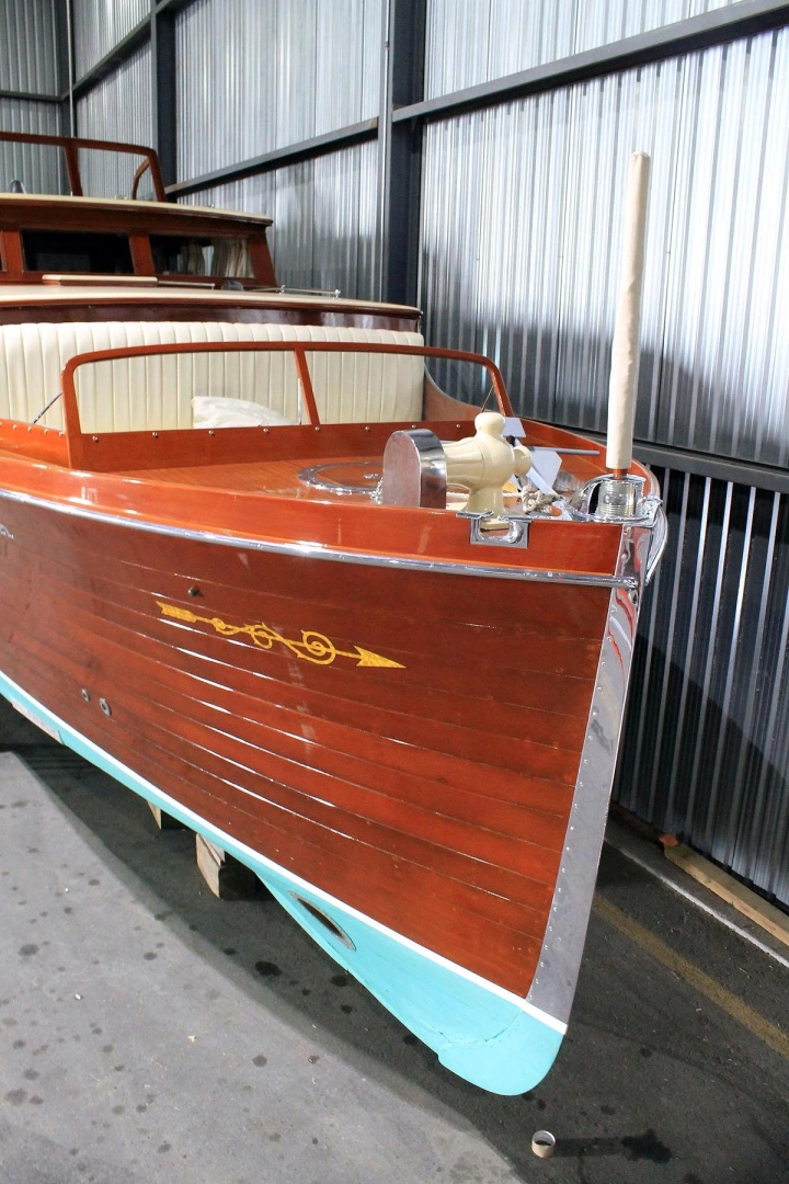Chris-Craft Commuter Yacht For Sale