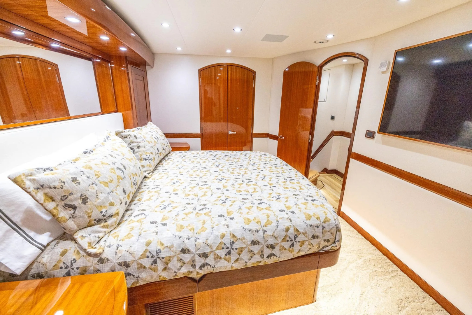 70ft Hatteras Yacht For Sale