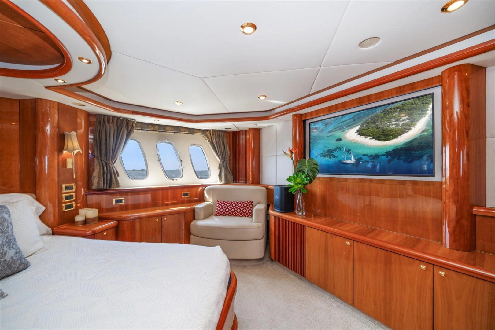 VANGUARD 82ft Sunseeker Yacht For Sale