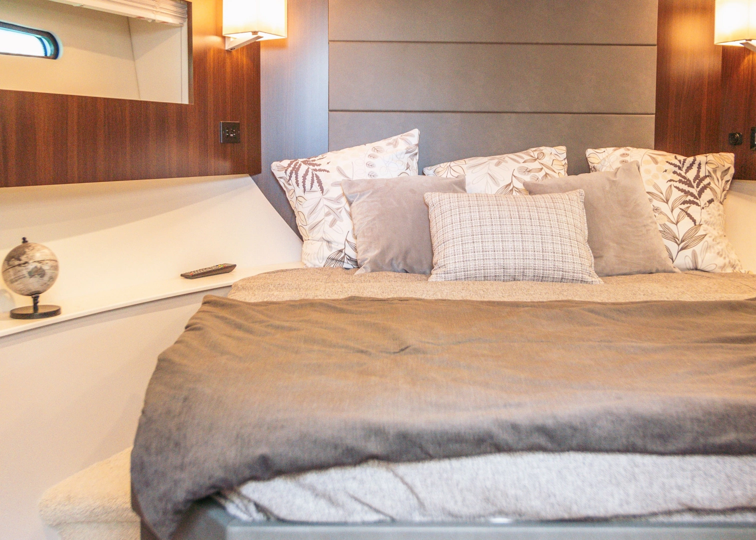 Cruisers Yachts 42 Cantius Yacht For Sale