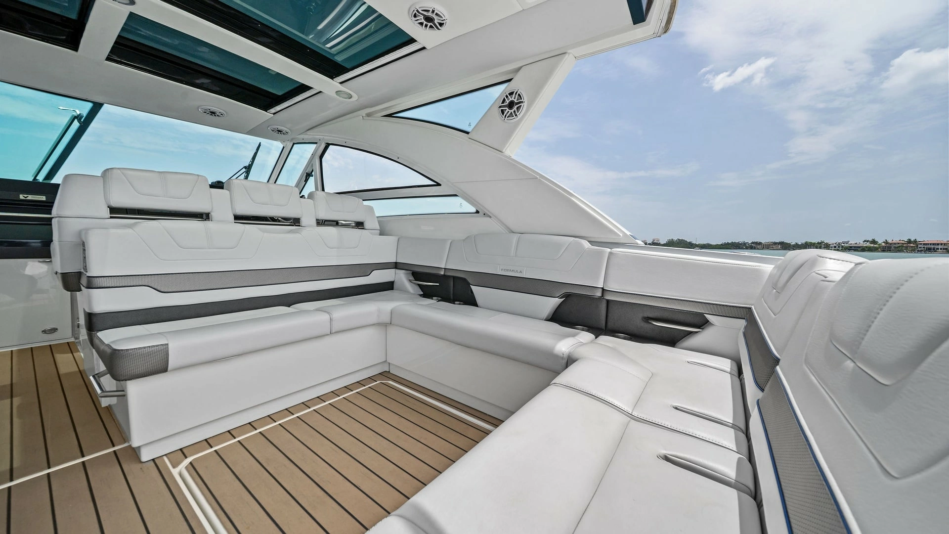 Formula 430 Super Sport Crossover Yacht For Sale