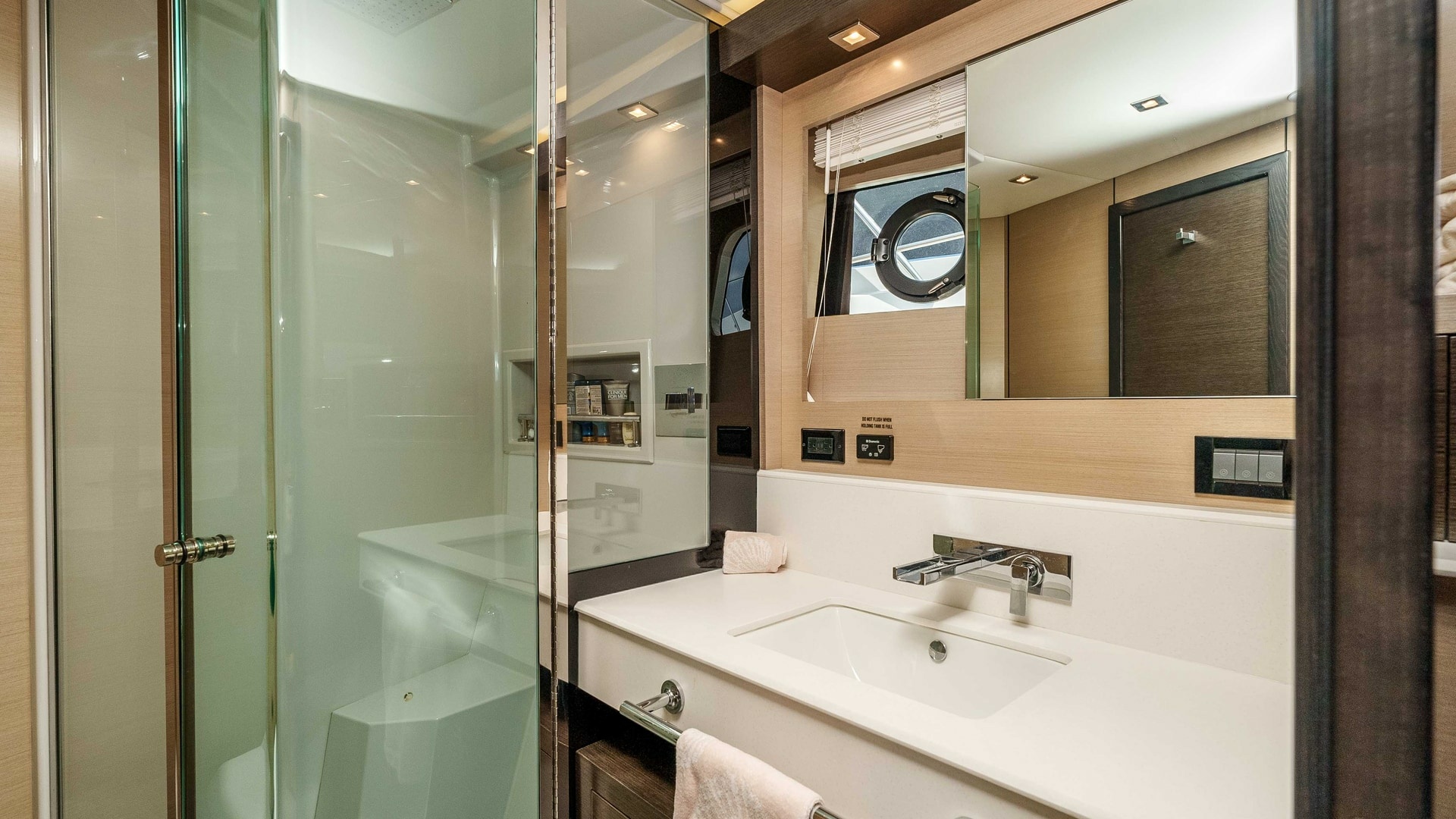2017 Cruisers 60 Cantius 'Rising Star' - Luxurious En-Suite Bathroom