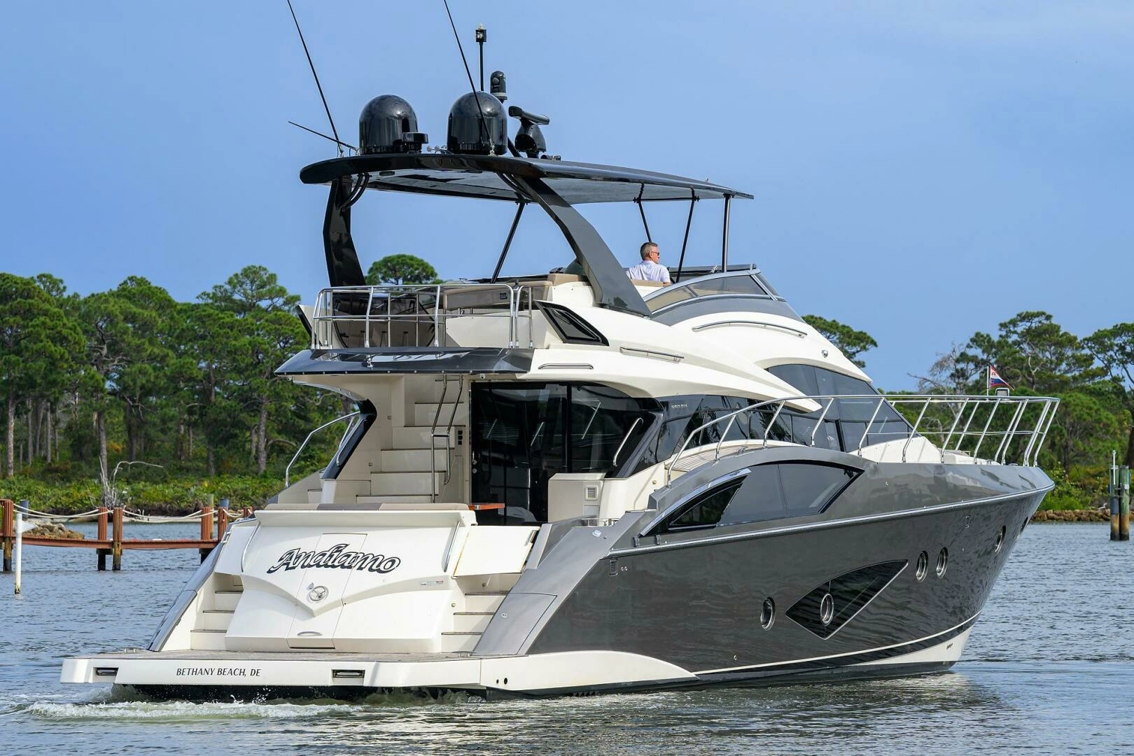 Marquis 660 Sport Yacht Yacht For Sale