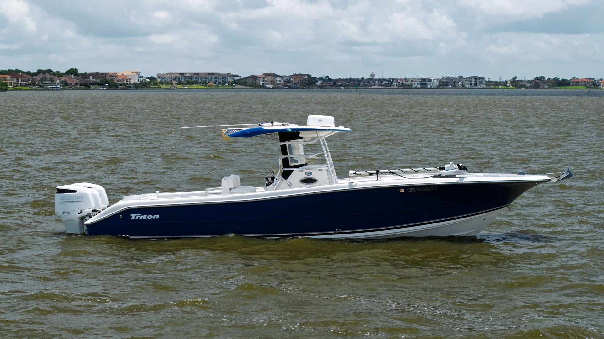 Side Profile of Triton 351 Center Console