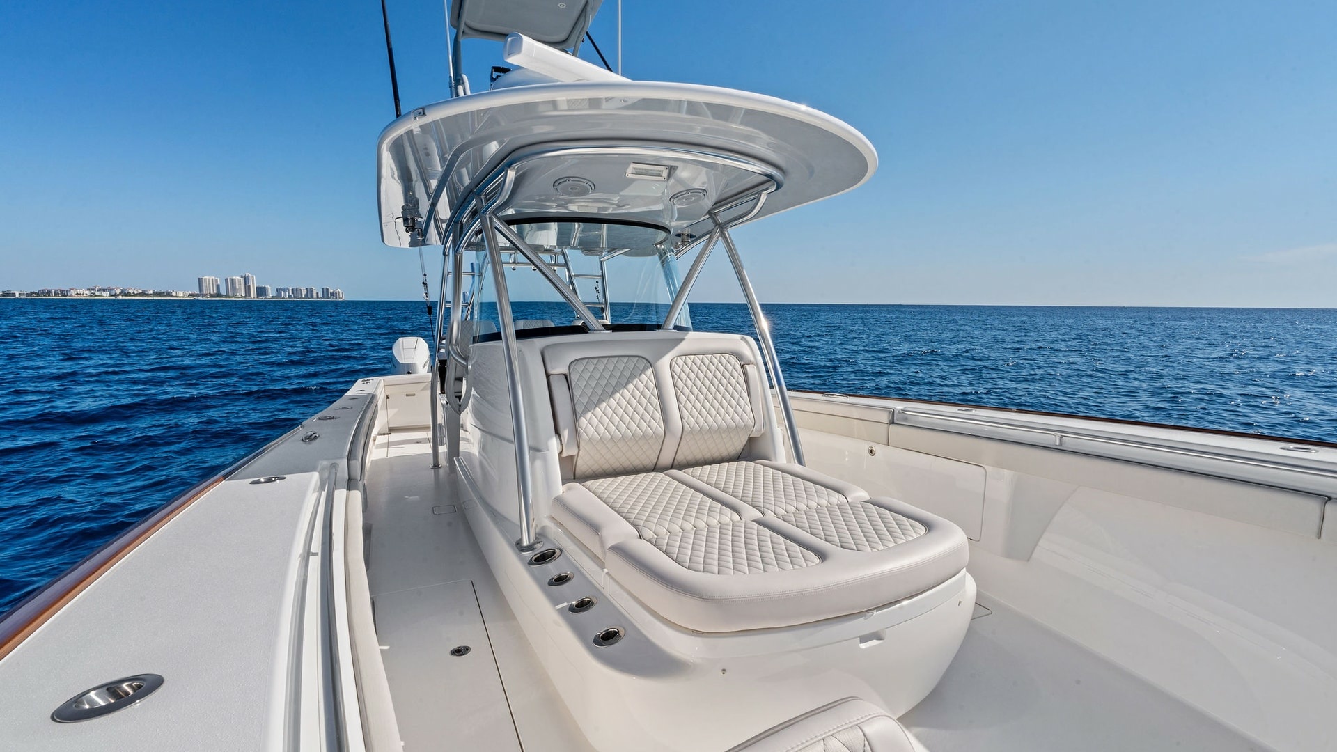 Center Console Seating Area