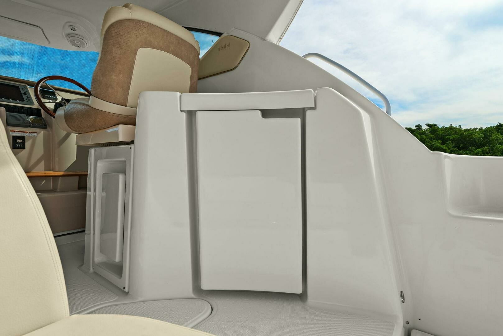 2008 Tiara Yachts 3500 Sovran "Fridge Benefit"