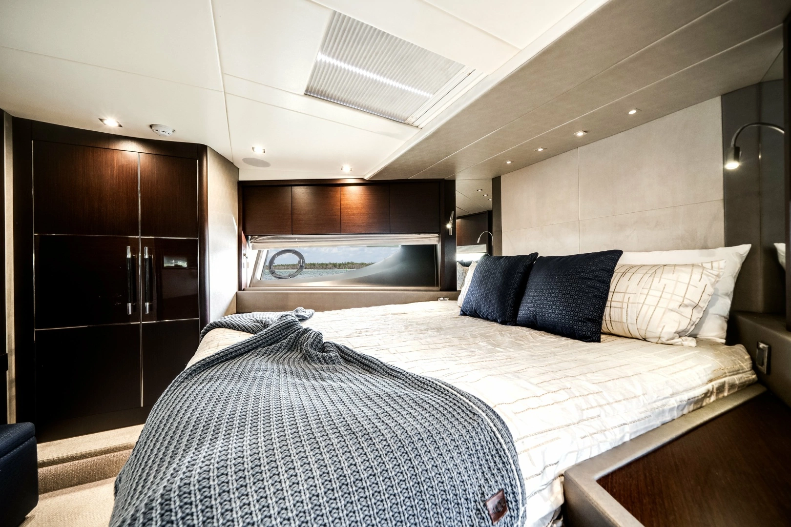 Sunseeker 76 Flybridge Yacht For Sale