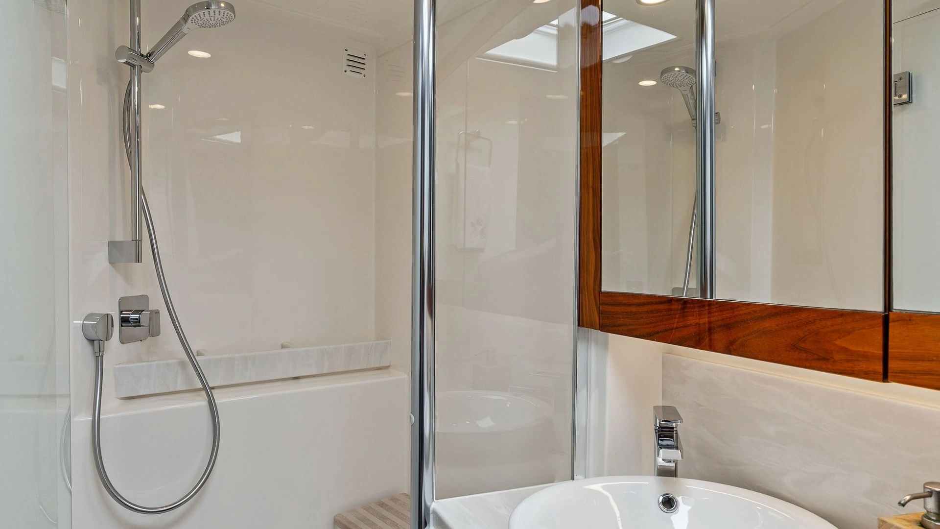 Riviera 57 Enclosed Bridge Yacht For Sale