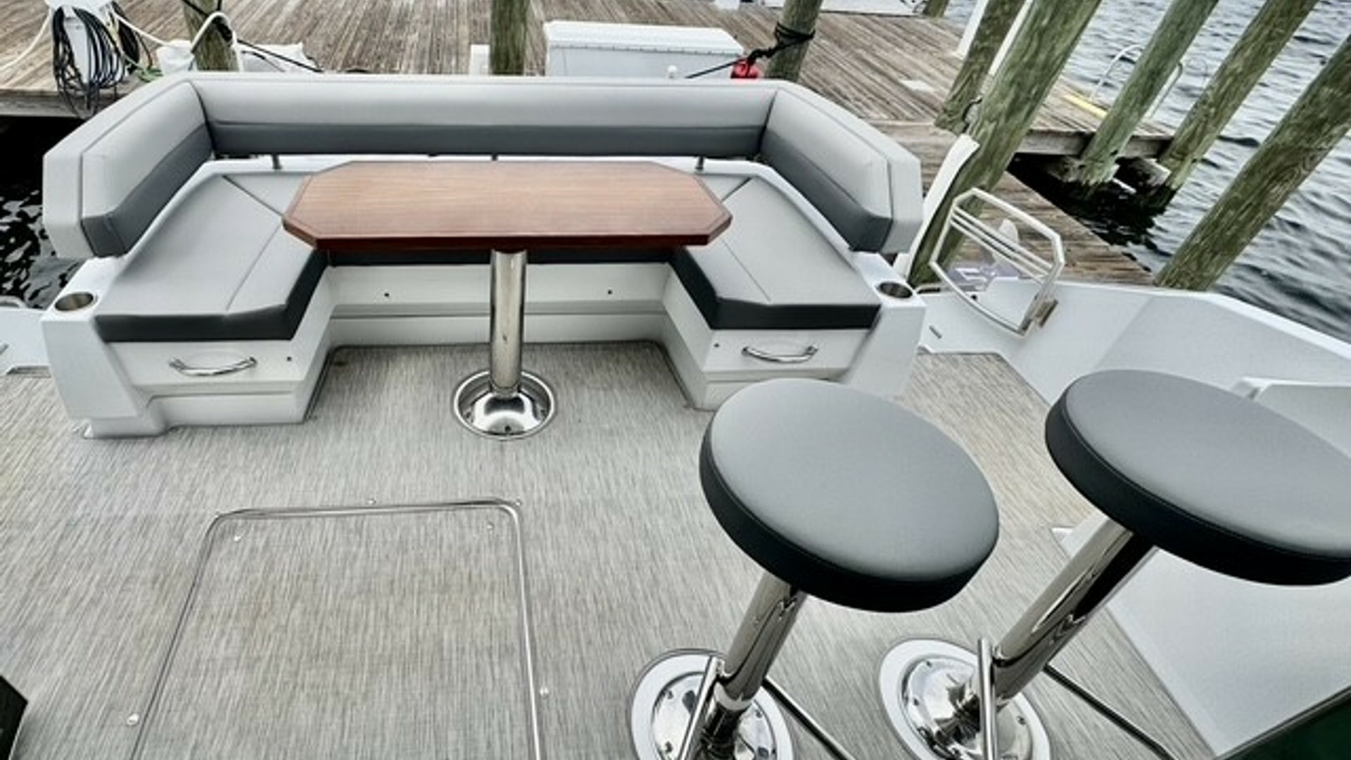 Past Time 50ft Cruisers Yachts Yacht For Sale