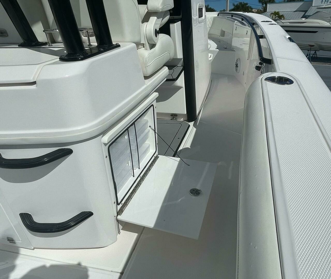 33ft Everglades Yacht For Sale