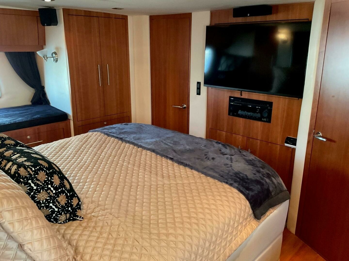 Navygator 52ft Regal Yacht For Sale