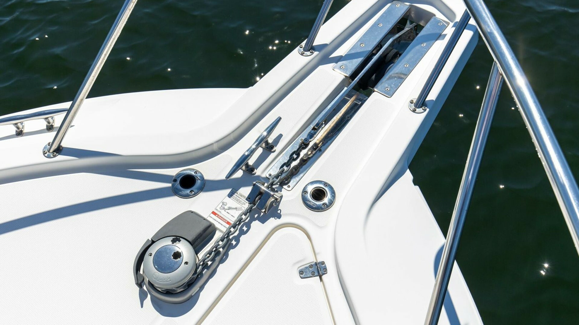 2019 Boston Whaler 345 Conquest Windlass