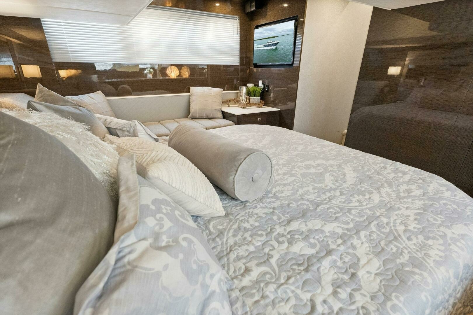 Sweet Caroline 46ft Cruisers Yachts Yacht For Sale Sweet Caroline 46ft Cruisers Yachts Yacht For Sale