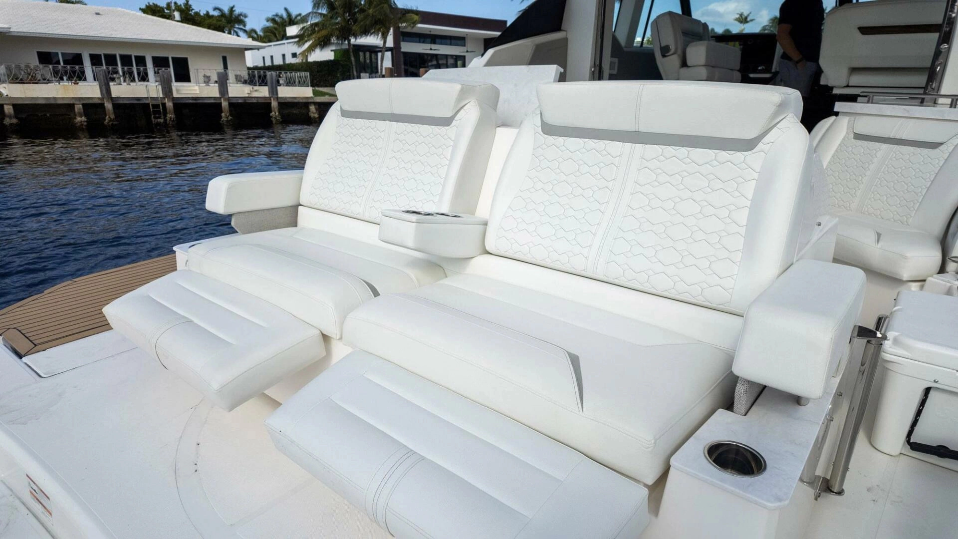 Tiara Yachts 43 LE Yacht For Sale