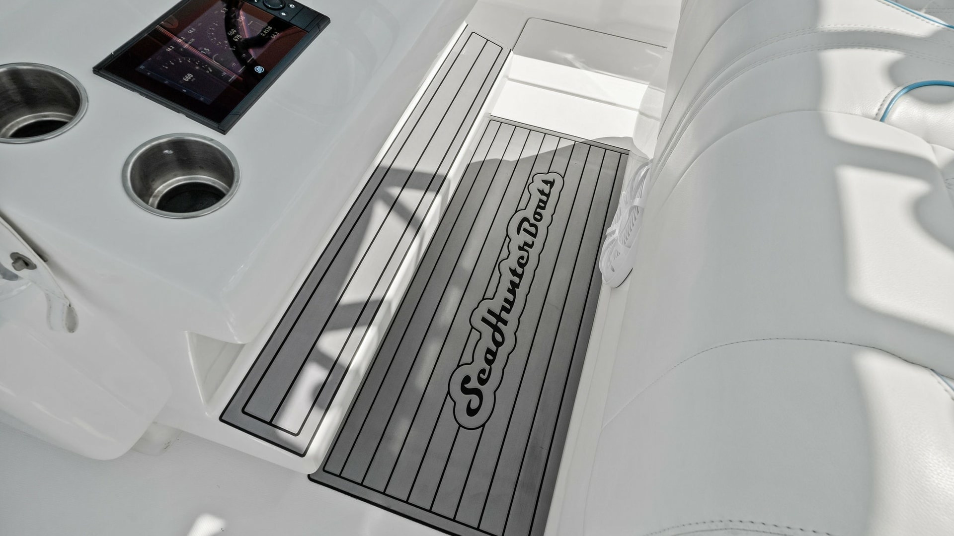 Helm Seating with Console Detail