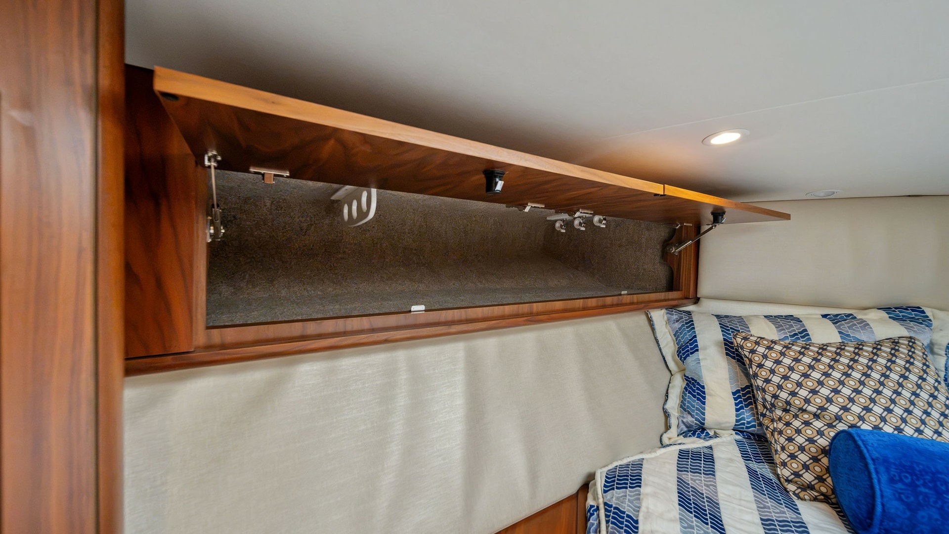 SEA N ME TOO 44ft Hatteras Yacht For Sale