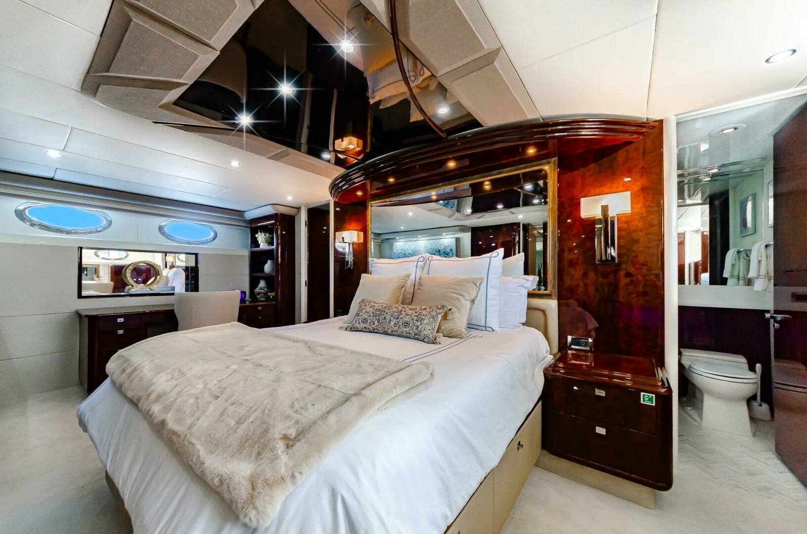 Serendipity 94ft Lazzara Yachts Yacht For Sale Serendipity 94ft Lazzara Yachts Yacht For Sale