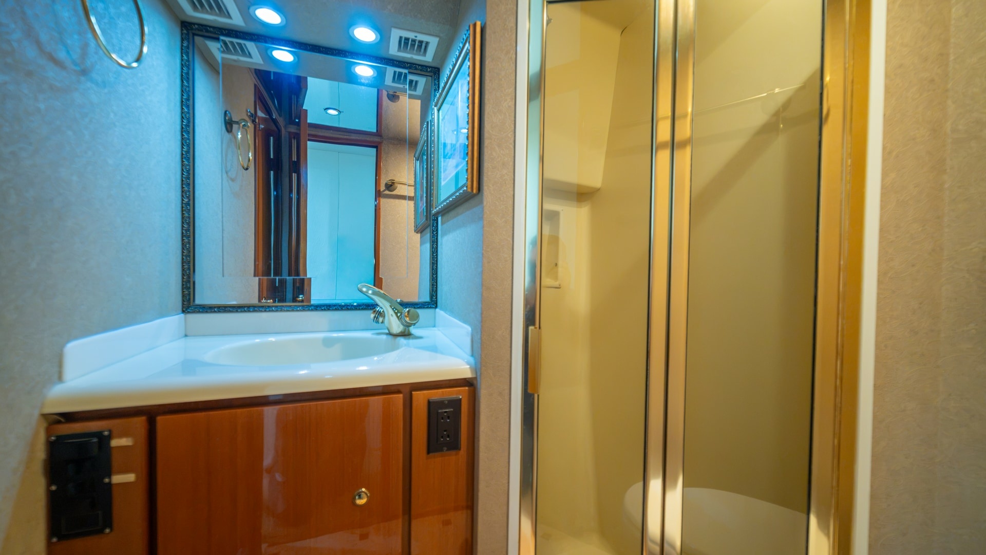 Viking 61 Convertible — Bolita Too - Photo 20