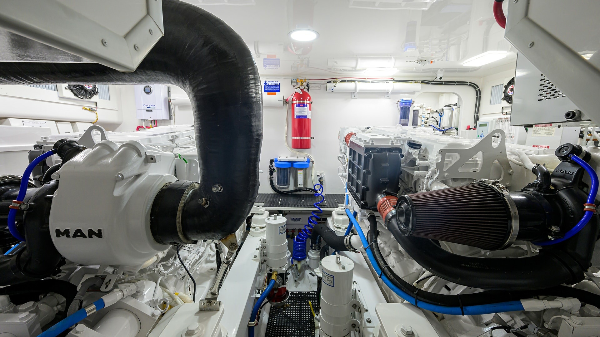 44_viking_reelaxin_engine_room_01