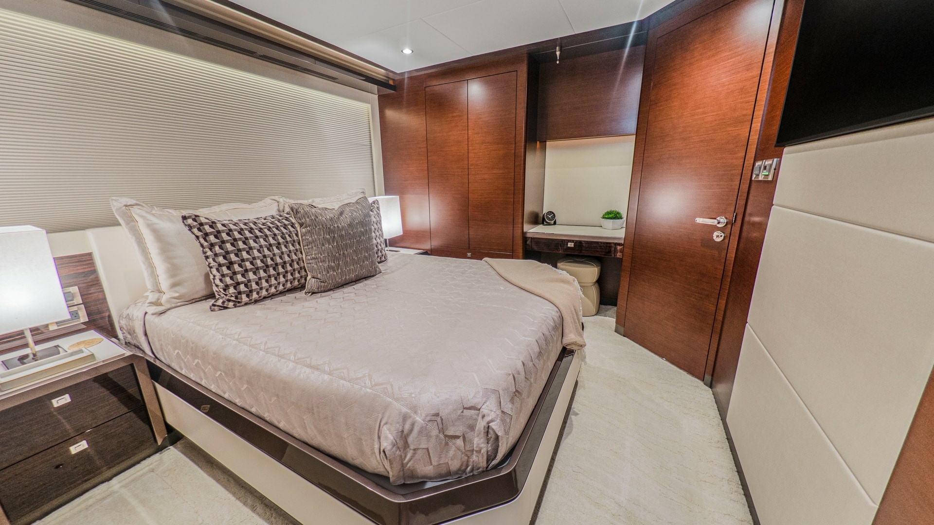 Galati-LONESTAR-Staterooms19