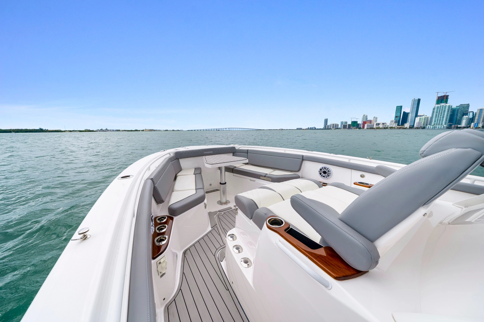 Everglades 395 CC Yacht For Sale