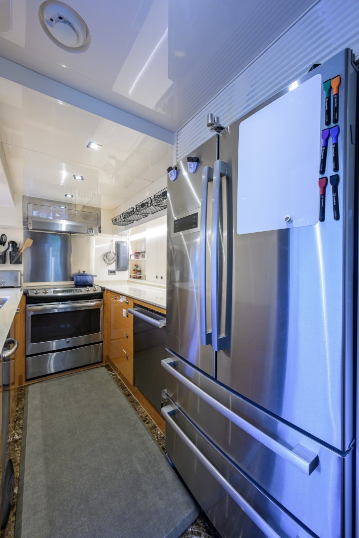 Midnight Moon 85ft Horizon Yacht For Sale