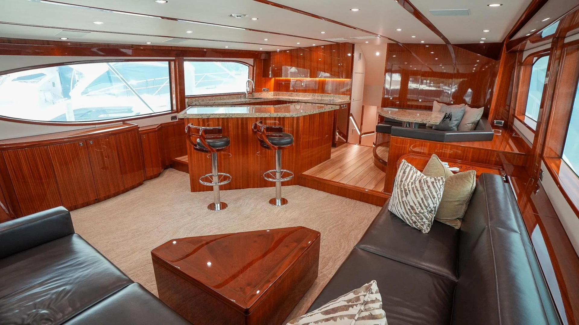 70ft Hatteras Yacht For Sale