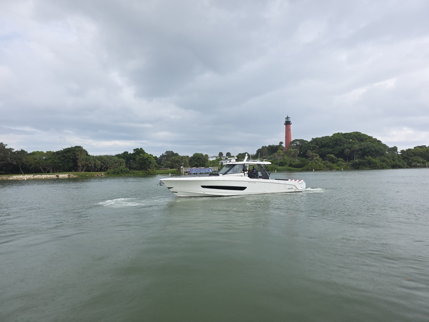 BFT 42ft Boston Whaler Yacht For Sale