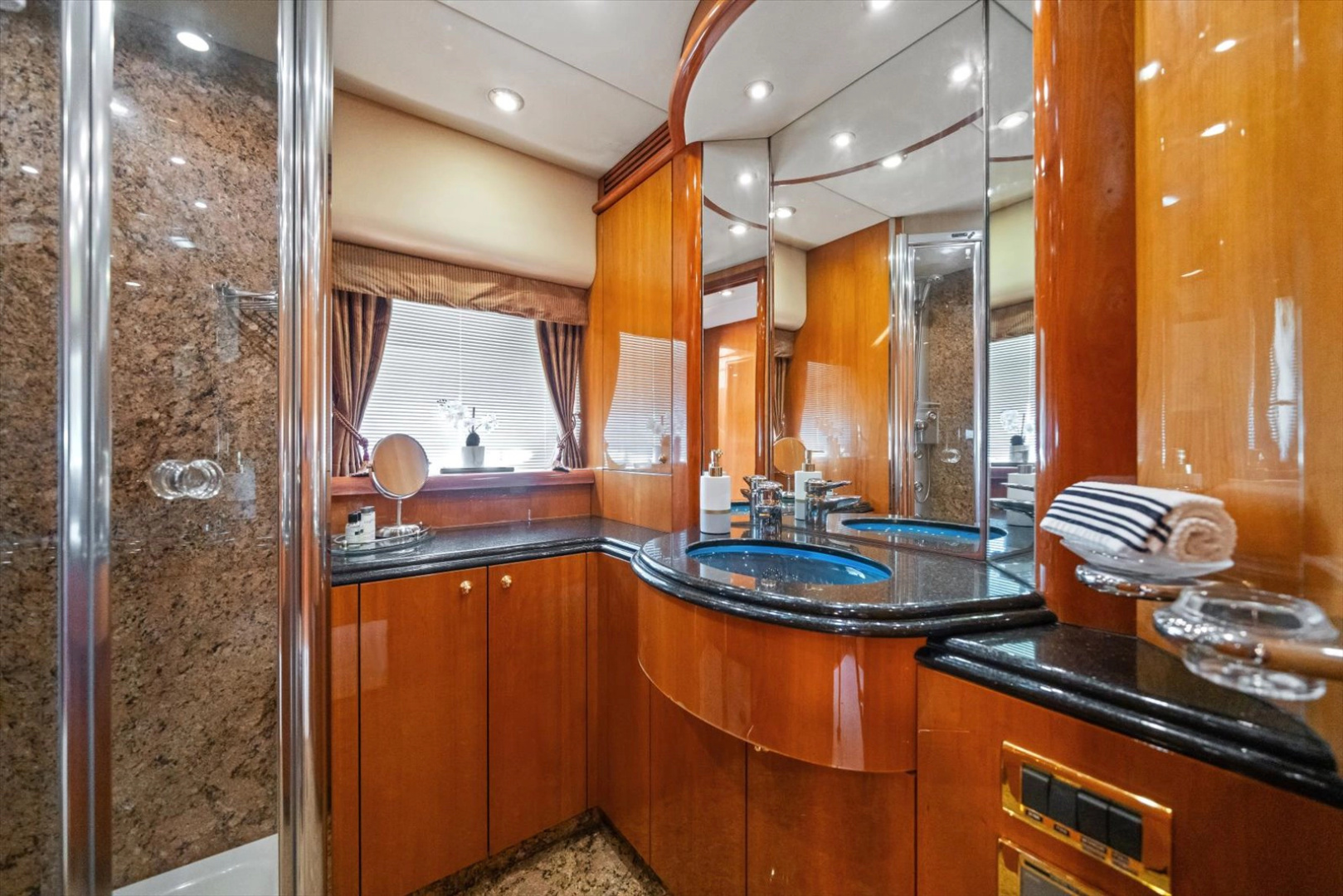 2005 Sunseeker 82 Yacht