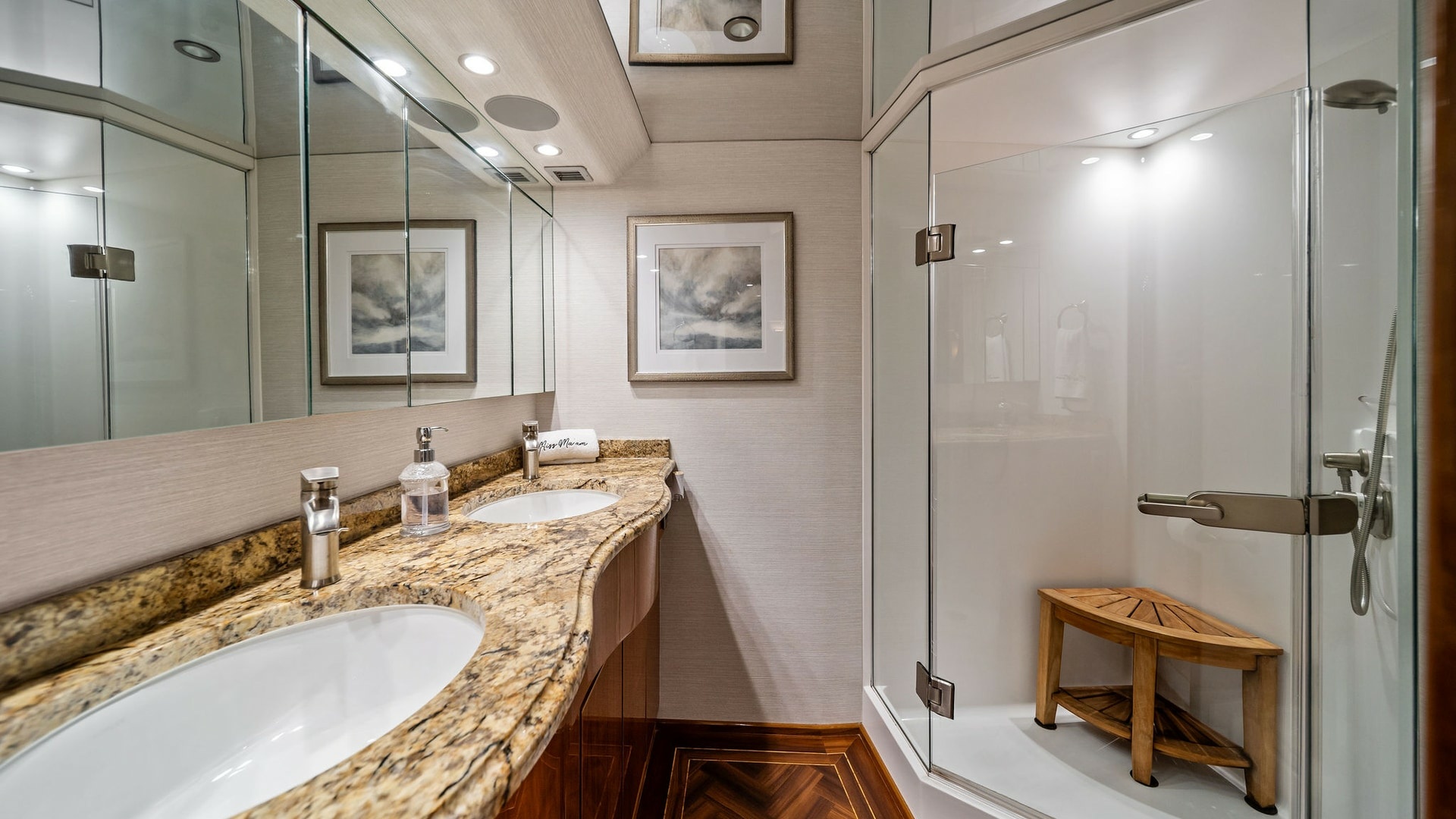 Luxurious Ensuite Bathroom with Shower
