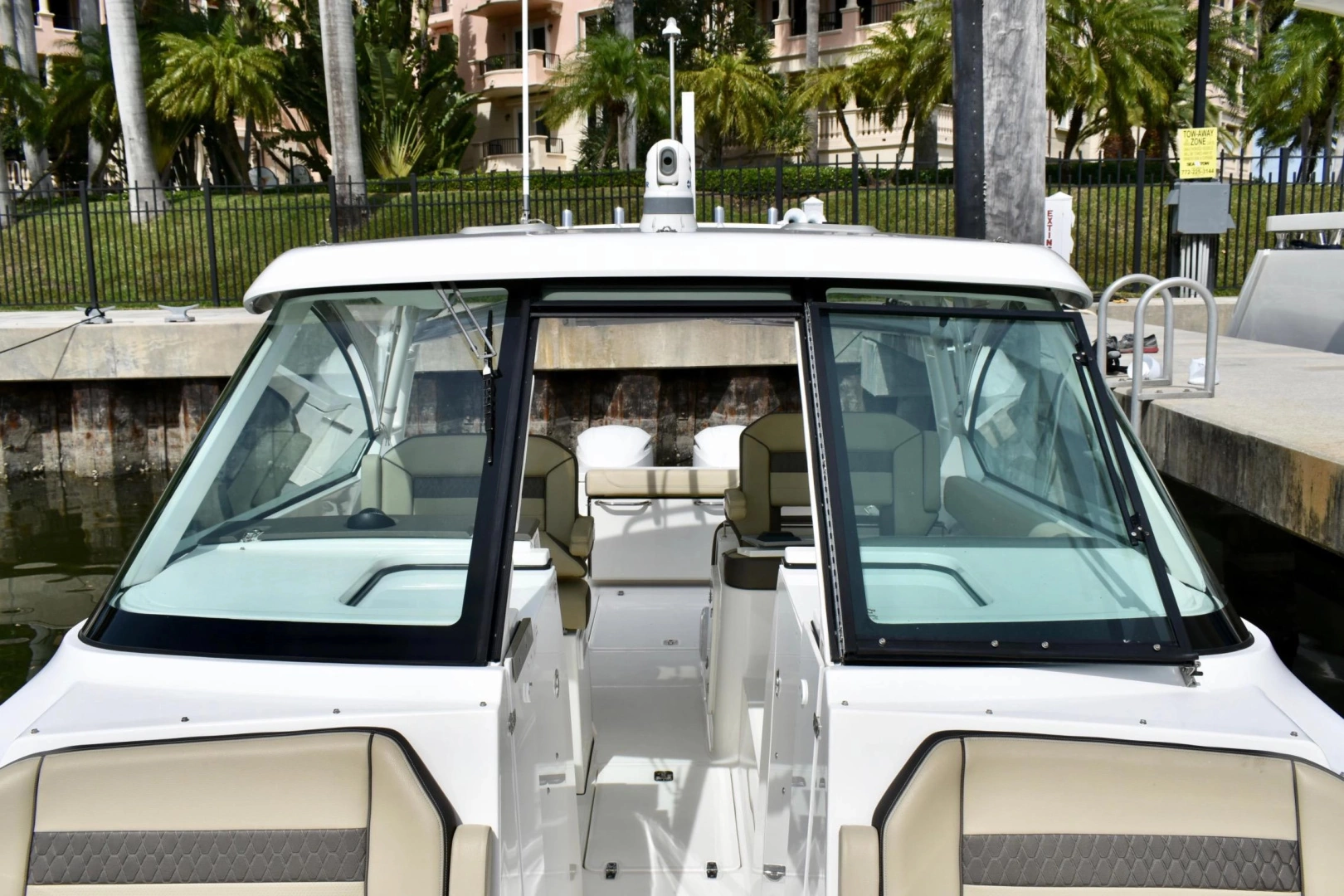 Pursuit DC 325 Dual Console Yacht For Sale