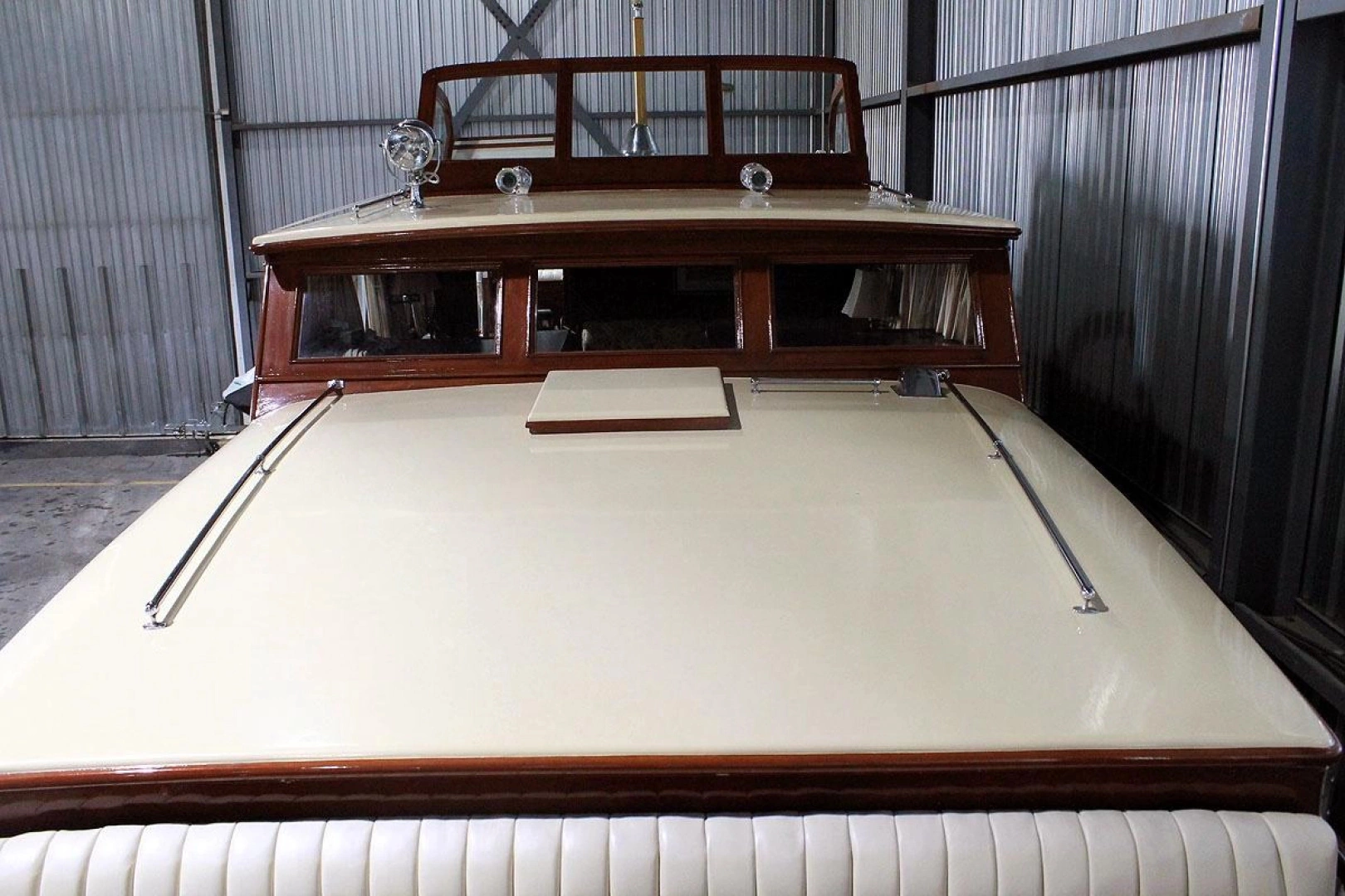 Chris-Craft Commuter Yacht For Sale