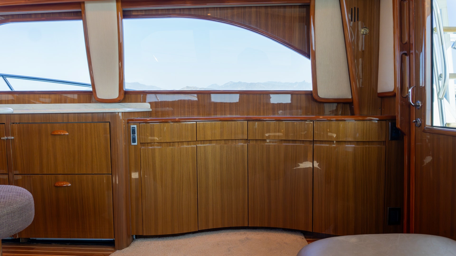 Viking 50 Convertible — Jammin - Photo 24