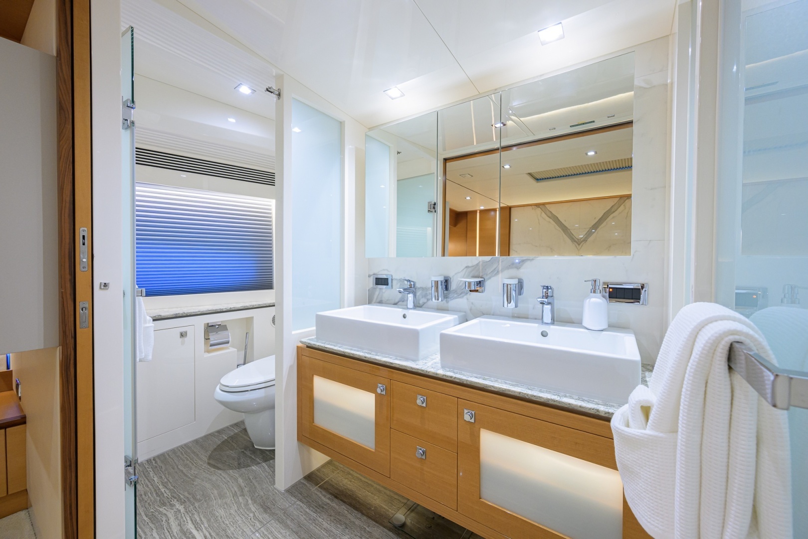 Midnight Moon 85ft Horizon Yacht For Sale