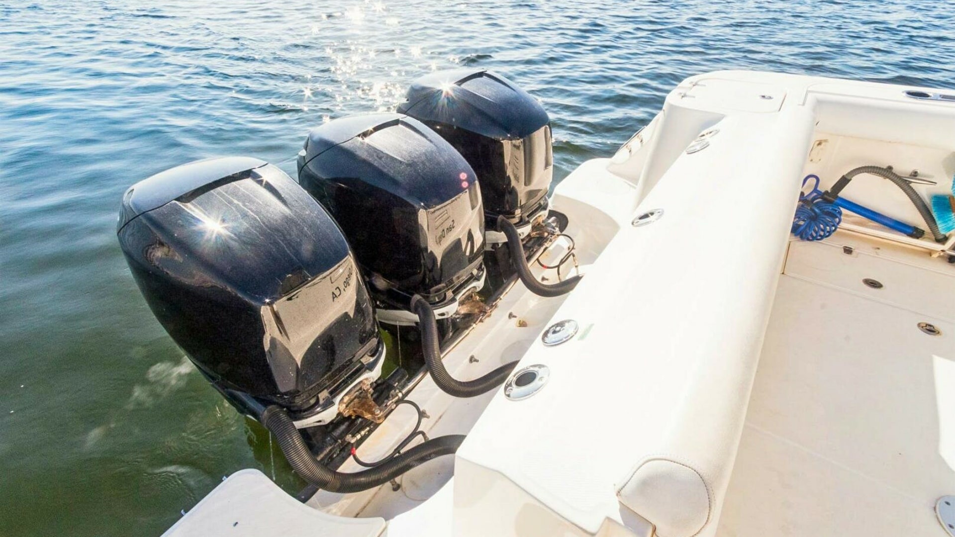 HAMMERHEAD II 34ft Boston Whaler Yacht For Sale