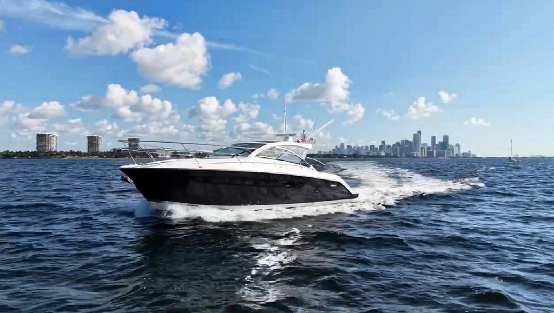 Pursuit 365i Sport Coupe Yacht For Sale
