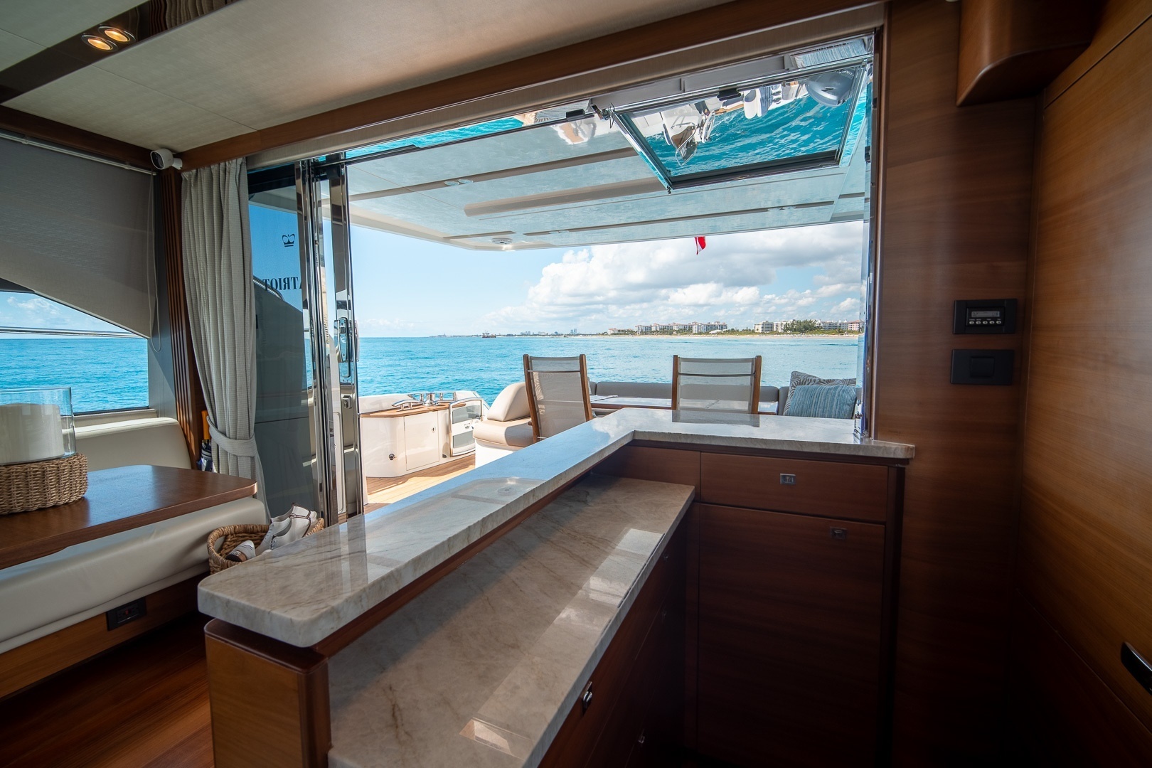 2017 Princess 68 Flybridge — photograph 5
